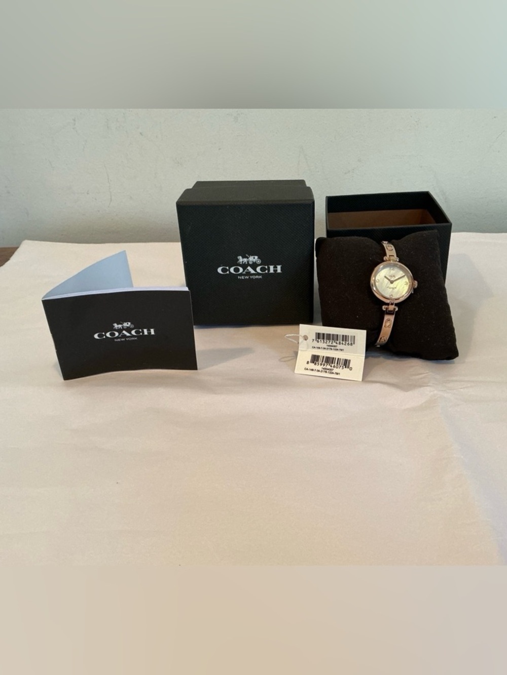 COACH Cary Women's Watch | Premium Fashion Timepiece for Her - Picture 4 of 5